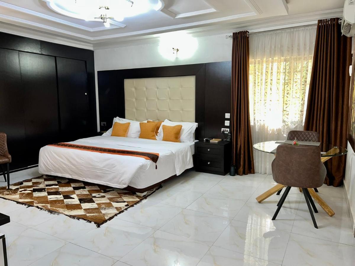 Urban Rootz Hotel Абуджа Екстериор снимка