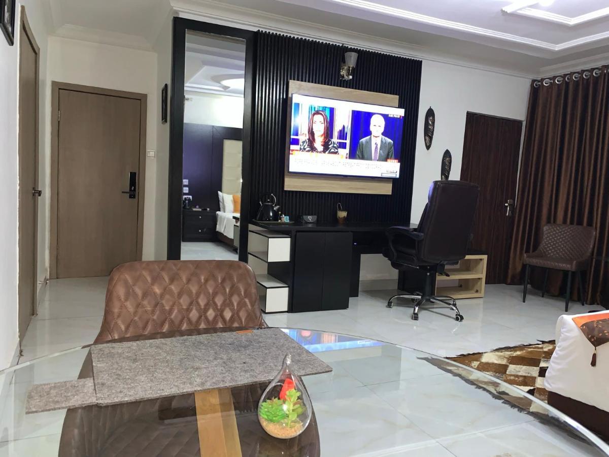 Urban Rootz Hotel Абуджа Екстериор снимка