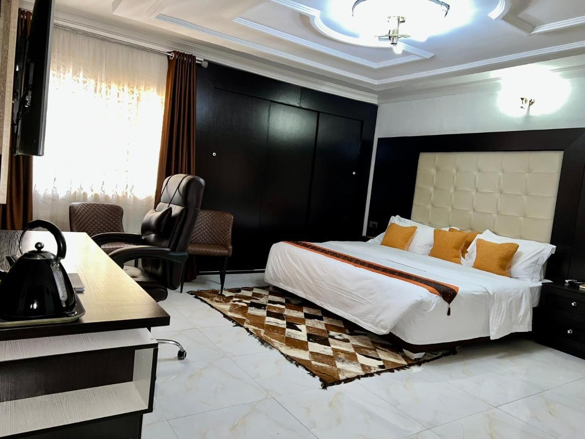 Urban Rootz Hotel Абуджа Екстериор снимка