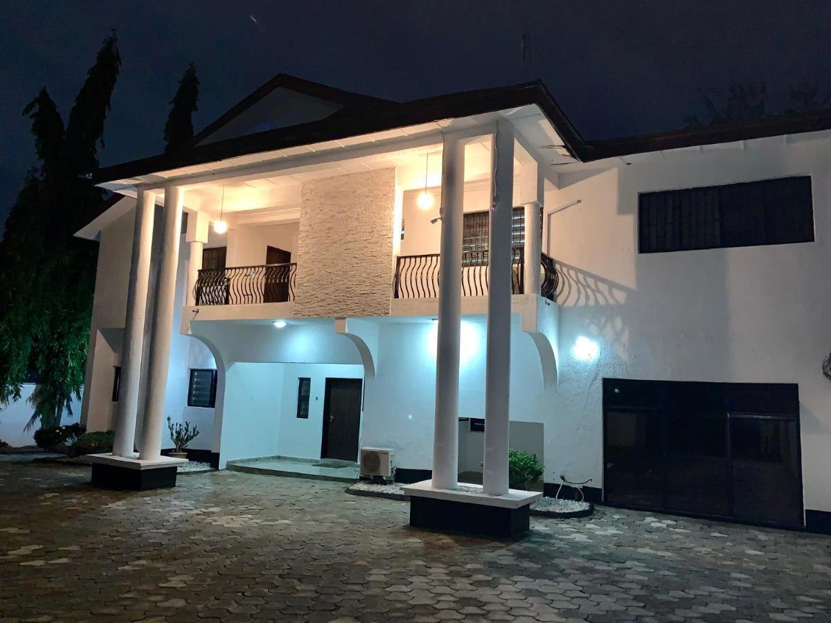 Urban Rootz Hotel Абуджа Екстериор снимка