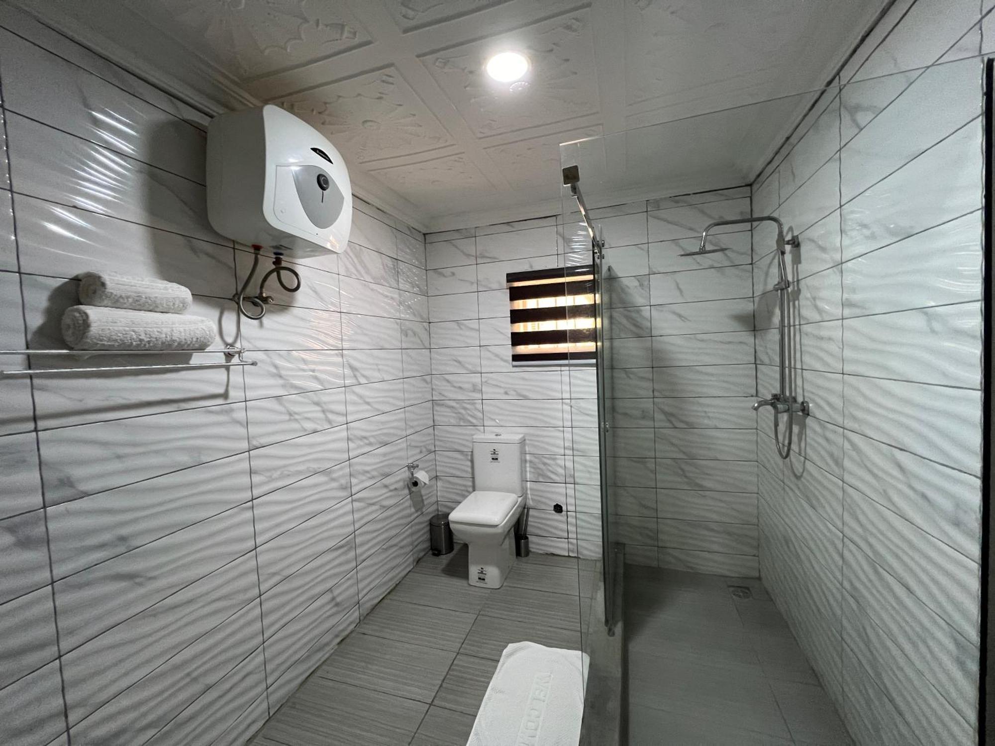 Urban Rootz Hotel Абуджа Екстериор снимка