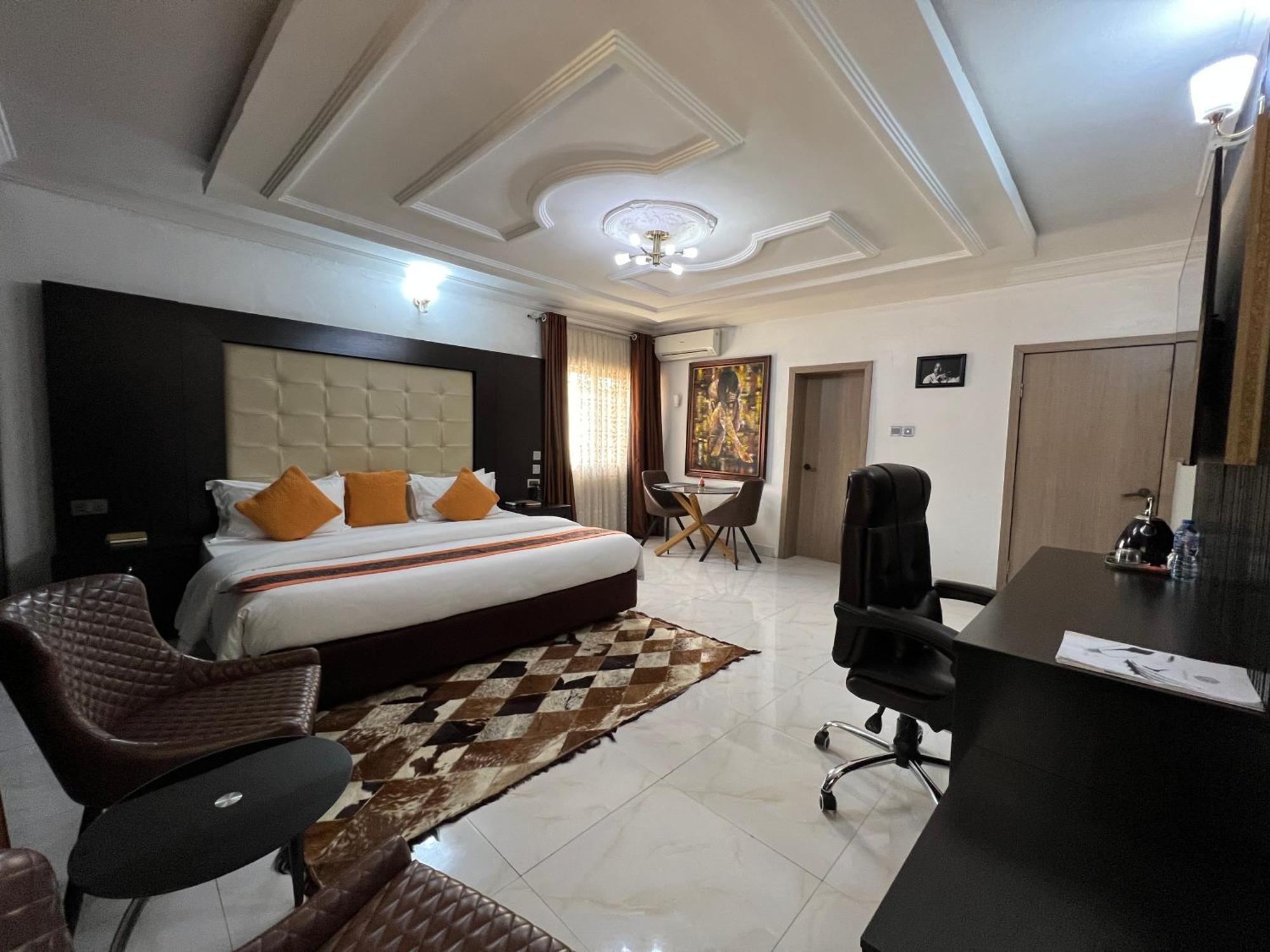 Urban Rootz Hotel Абуджа Екстериор снимка