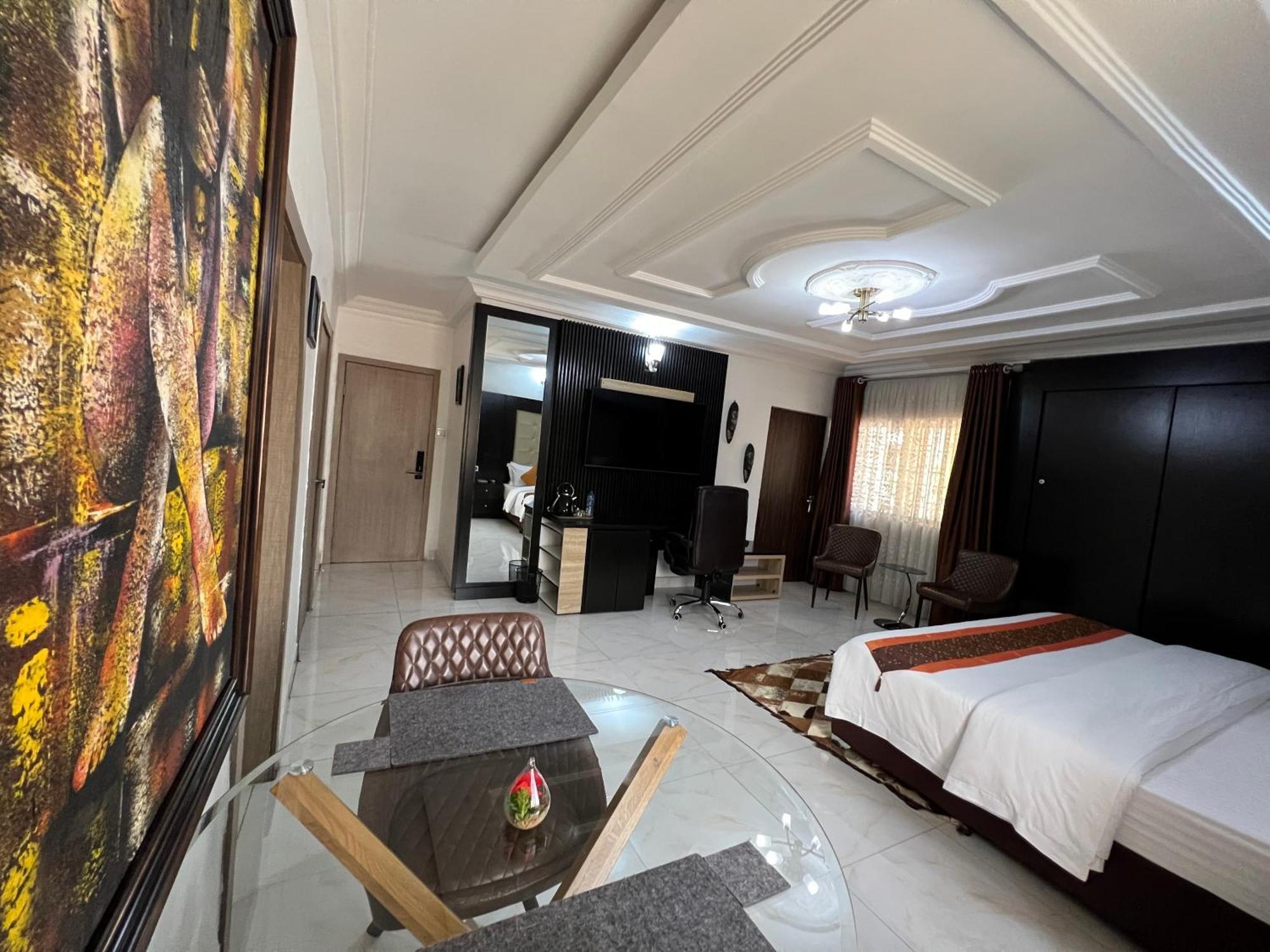Urban Rootz Hotel Абуджа Екстериор снимка