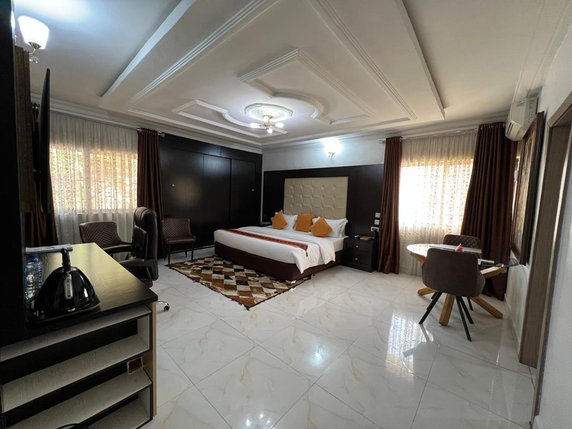 Urban Rootz Hotel Абуджа Екстериор снимка