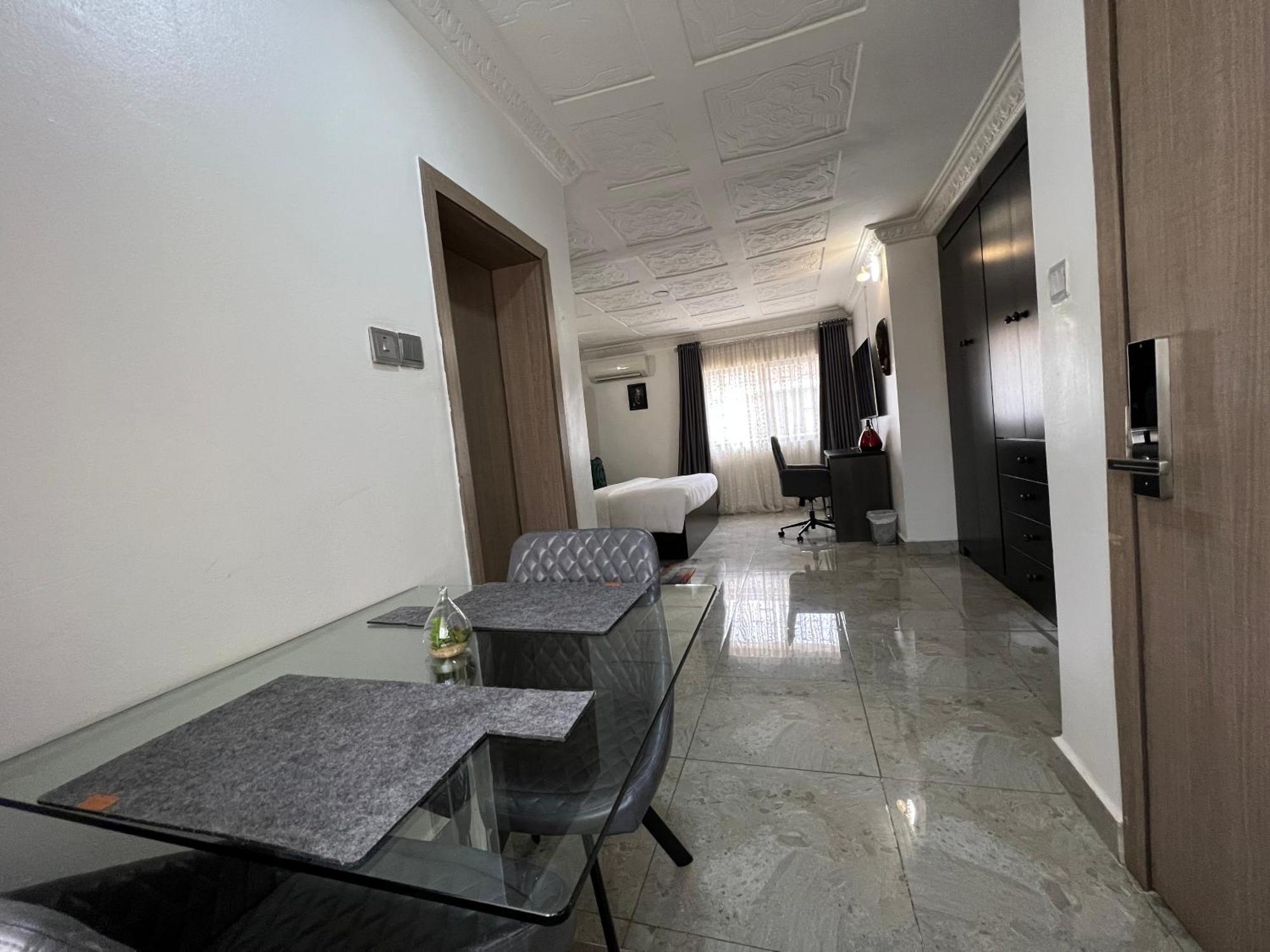 Urban Rootz Hotel Абуджа Екстериор снимка