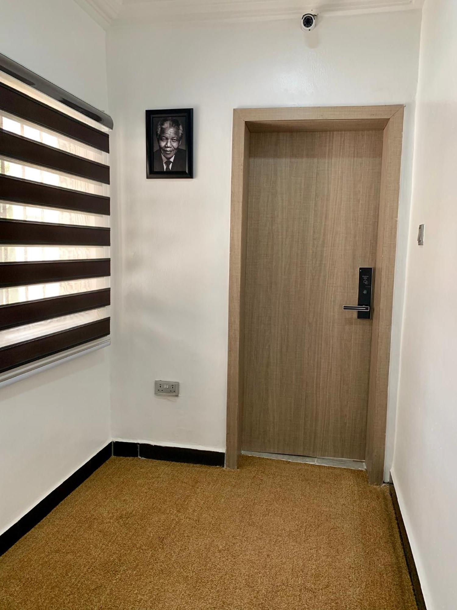 Urban Rootz Hotel Абуджа Екстериор снимка